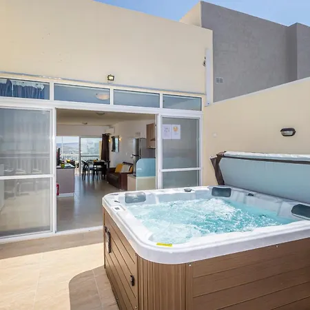 Apartment Summer Breeze Penthouse With Hot Tub
