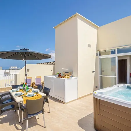 Apartment Summer Breeze Penthouse With Hot Tub *