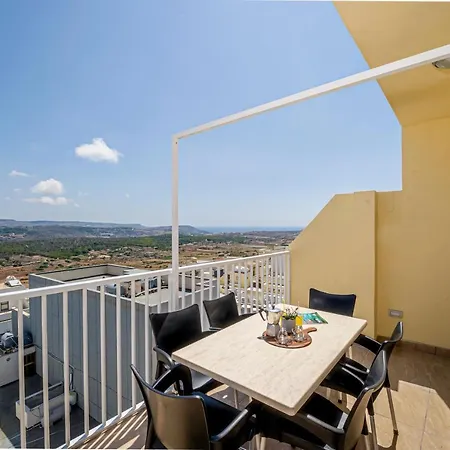 Summer Breeze Penthouse With Hot Tub Apartment Mellieha