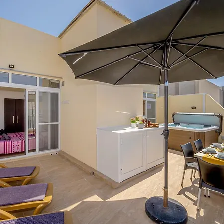 Summer Breeze Penthouse With Hot Tub *