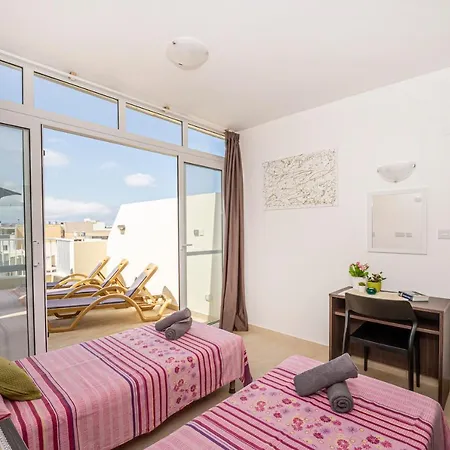Summer Breeze Penthouse With Hot Tub * Mellieha