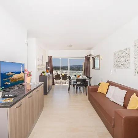 Summer Breeze Penthouse With Hot Tub * Mellieha