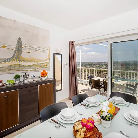 Summer Breeze Penthouse With Hot Tub Apartament
