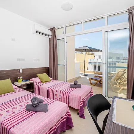 Summer Breeze Penthouse With Hot Tub Apartament Mellieħa