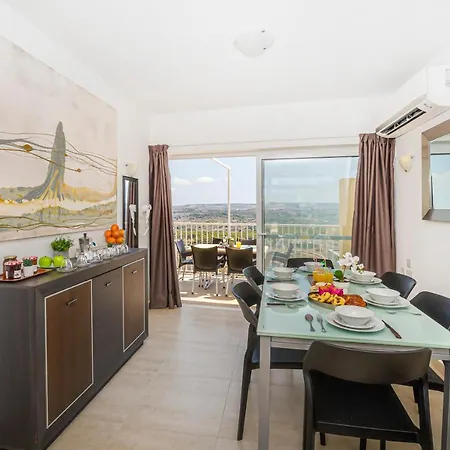Summer Breeze Penthouse With Hot Tub *